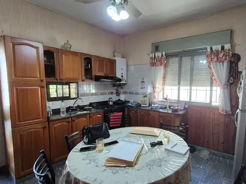 Venta casa barrio Urquiza con pileta 2 dormitorios