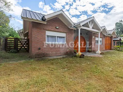 Casa de 3 ambientes con cochera y jardín - Santa Teresita