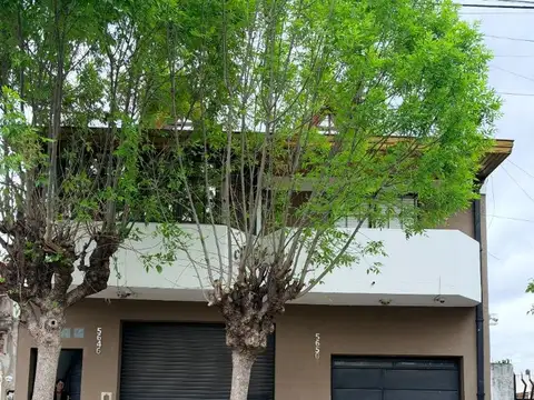 chalet de 4 amb con piscina , local y cocheras