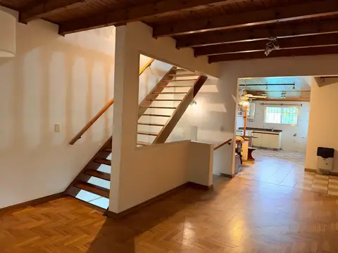 Casa en Venta con 4 cocheras
