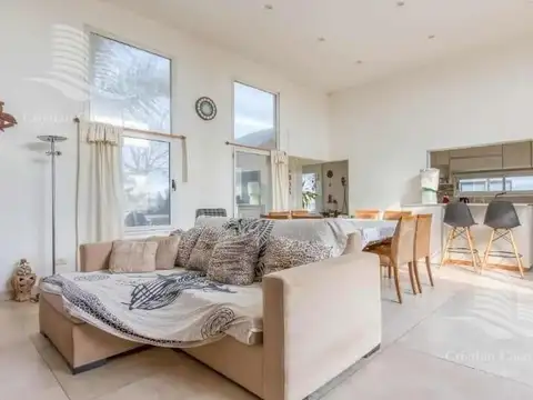 Casa 5 ambientes con 3 baños