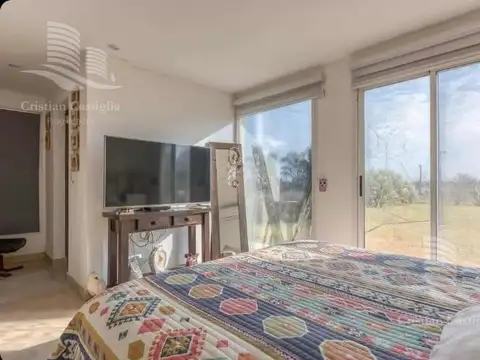 Casa en Venta con 4 cocheras
