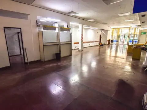 LOCAL COMERCIAL EN ALQUILER 769 M²  3 PLANTAS 