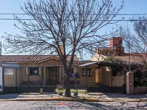 Venta Casa mas Departamento Santa Ana Córdoba 