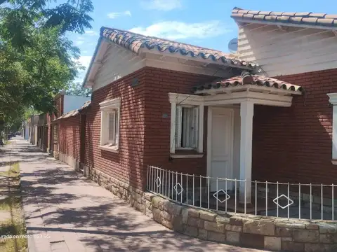 Casa esquina 3 Dormitorios cochera Dorrego Gllen 