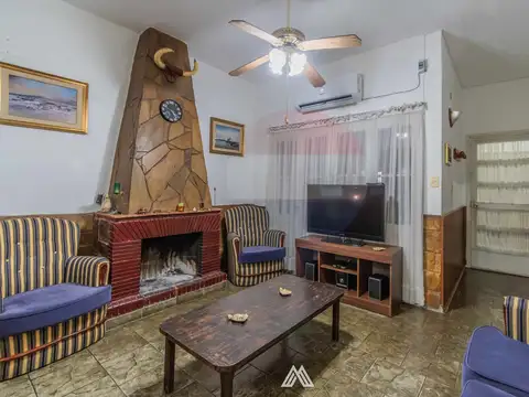Casa 5 ambientes con 2 baños