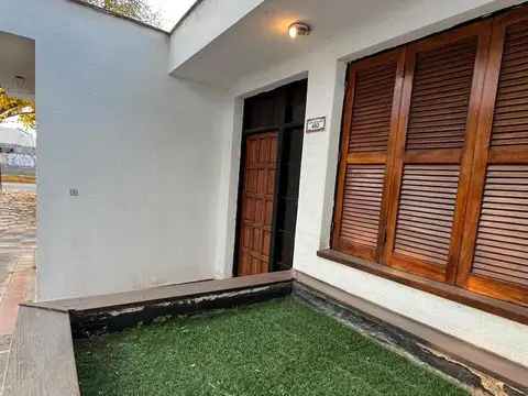 Casa 7 ambientes con 2 baños