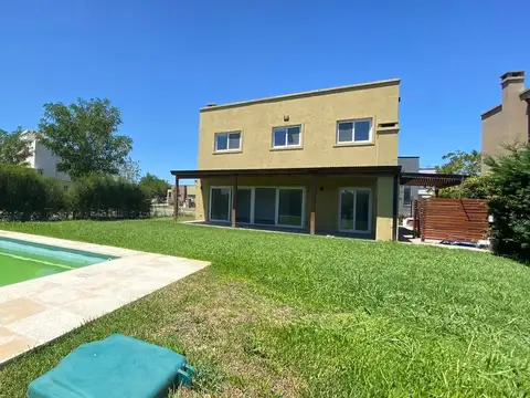 Alquiler casa 5 amb. en San Ramón Pilar del Este