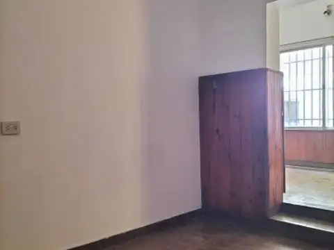 Casa 6 ambientes con 2 baños