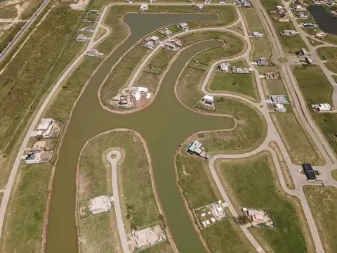 Terreno - Venta - Argentina, Berazategui - Aut. Dr. Ricardo Balbín