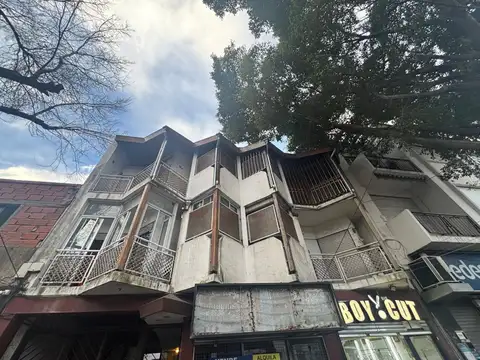 Departamento 3 ambientes cochera baulera. Olivos.