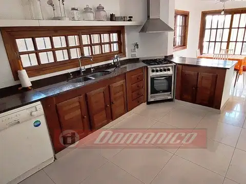 Casa 4 ambientes con 4 baños