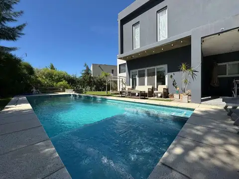 VENTA CASA 5 AMB - PILETA BARRIO BARBARITAS HIDROM