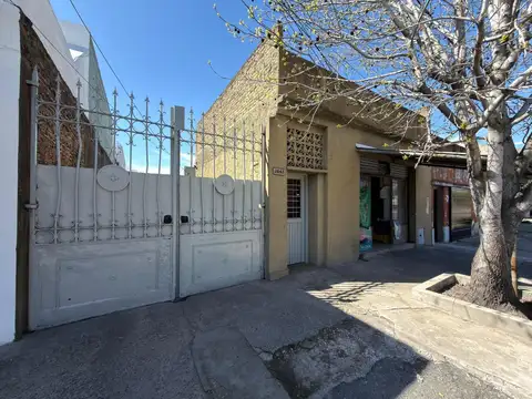 Venta de casa, local y galpon en Sarandi