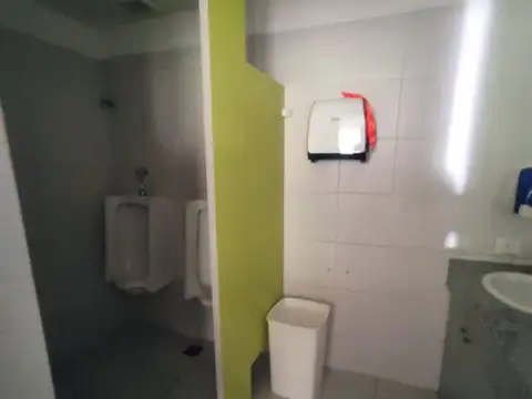 Oficina en Alquiler con 3 cocheras