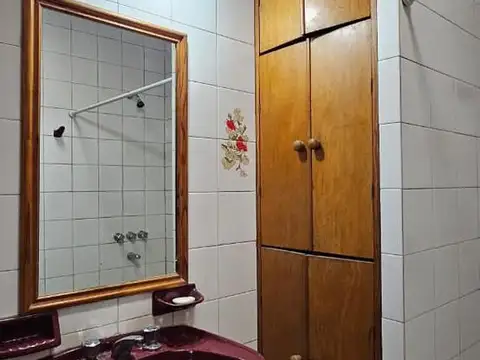Alquiler. Casa interna única. Dos dormitorios con patio. en Tiro Suizo