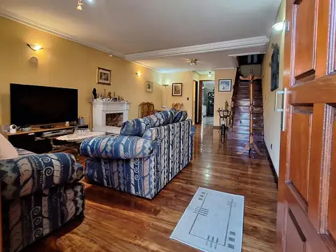 Depto Tipo Casa 5 ambientes con 3 baños