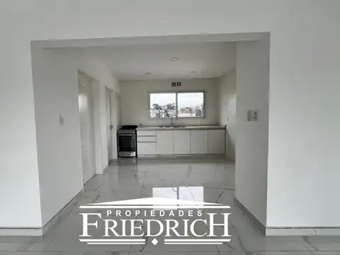 Casa en Alquiler con 5 cocheras