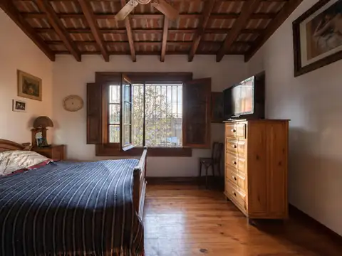 VENTA CASA COLONIAL 4 AMB C/ PILETA - JARDIN - QUINCHO - TERRAZA - SAN ISIDRO LA CALABRIA - PERMUTA