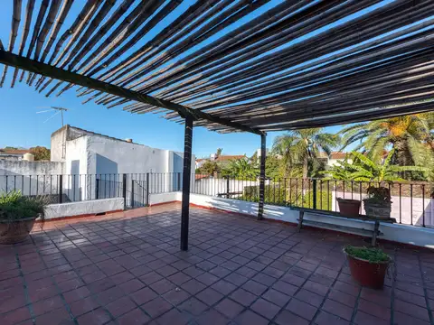 VENTA CASA COLONIAL 4 AMB C/ PILETA - JARDIN - QUINCHO - TERRAZA - SAN ISIDRO LA CALABRIA - PERMUTA