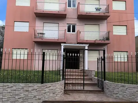 SE VENDE DEPARTAMENTO DE TRES AMBIENTES