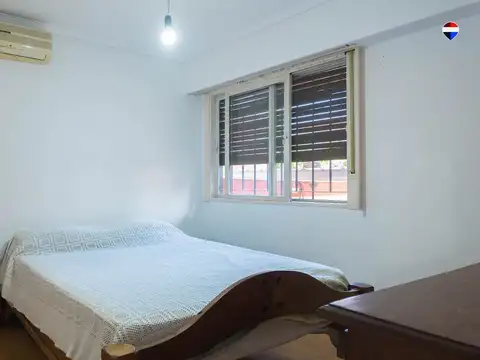VENTA CASA CON COCHERA CRUCECITA