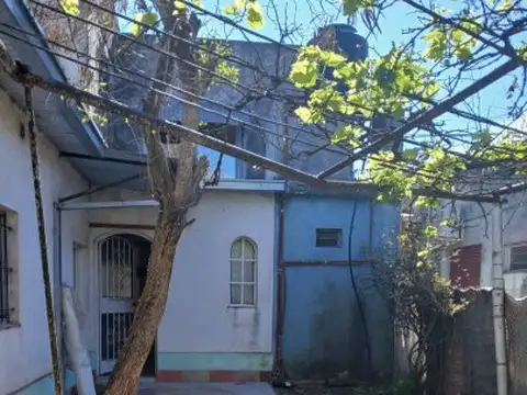 Rawson 739 , Piso 1