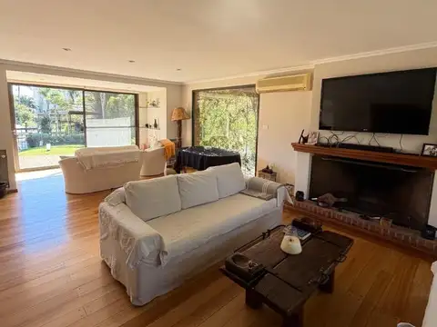 Casa 6 ambientes con 4 baños