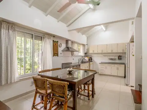 Casa 5 ambientes con 1 baño