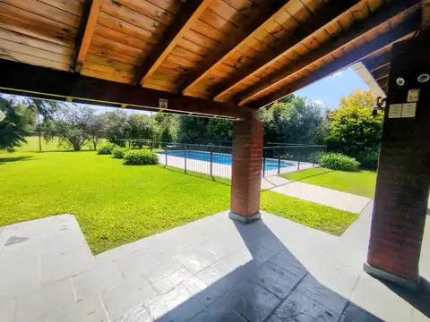 CASA EN VENTA CLUB DE CAMPO PILAR DEL LAGO 5 DORM.