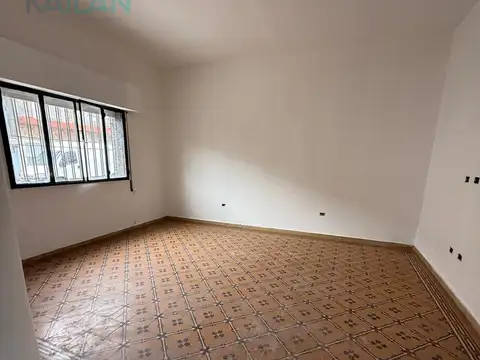 Casa 5 ambientes con 1 baño