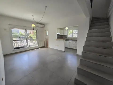 Departamento 2 amb. 1er. Piso x Escalera. Lanús Oeste