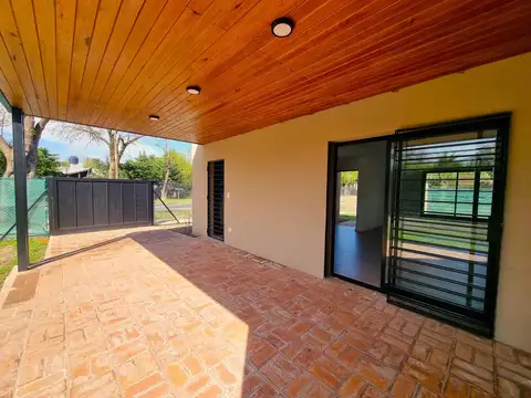 Casa 4 ambientes con 1 baño