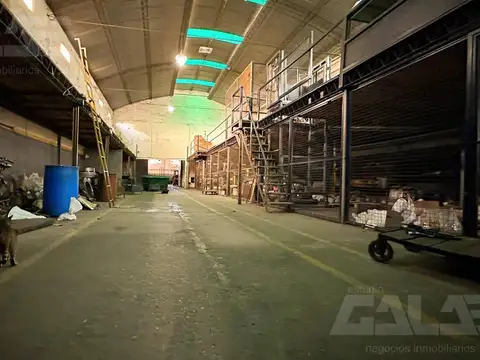 Depósito de 1200 m2 con oficinas, Ituzaingó