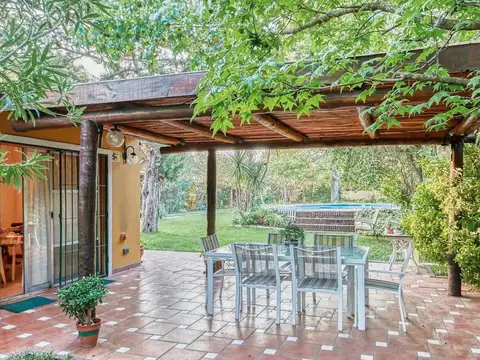 CASA de 4 dormitorios con Pileta, Barrio abierto Pilar, Los Mirasoles km50