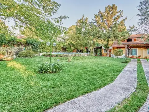 Casa en Venta con 5 cocheras