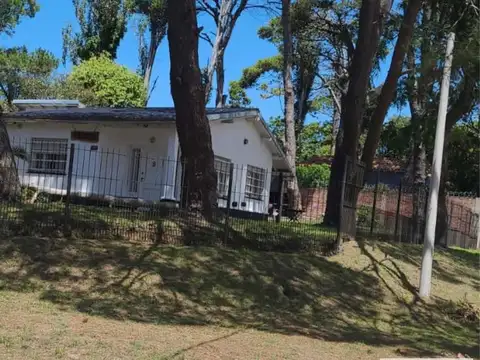 Casa en venta -  3 dormitorios 2 baños - 600 mts2 - Villa Gesell