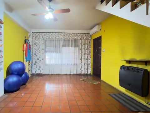CASA VENTA BERAZATEGUI CON MONOMABIENTE AL FRENTE
