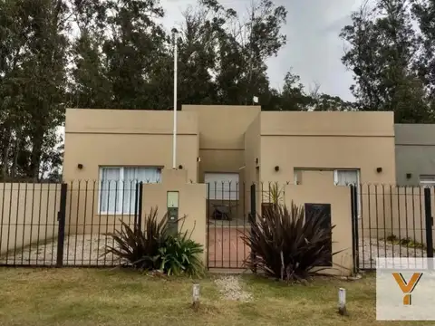 PH en Venta - 2 Dormitorios 1 Baño Cochera - 100 mts2 - Necochea, Buenos Aires