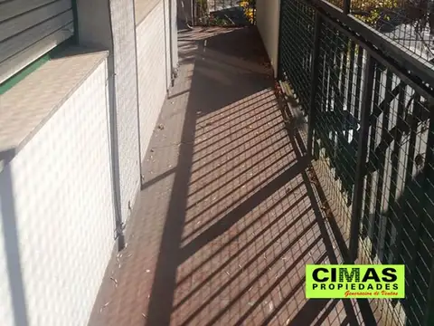 SEMIPISO 4 AMB. CON BALCON CORRIDO AL FRENTE