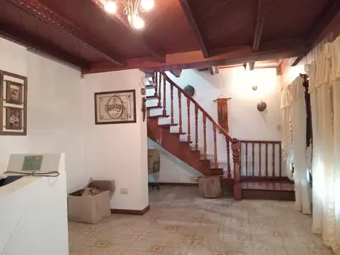 VENTA CASA 4 AMBIENTES CON DOS COCHERAS EN QUILMES