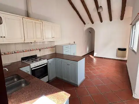 Casa en Alquiler con 1 cochera