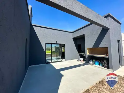 CASA EN VENTA 4 AMBIENTES A ESTRENAR