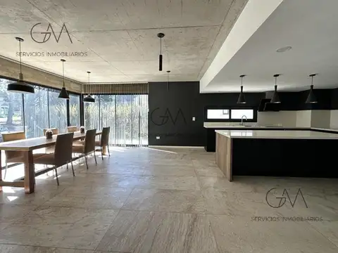 Casa 6 ambientes con 4 baños