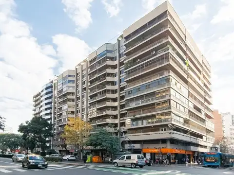 Venta Rosario departamento amplio en Pellegrini y Laprida