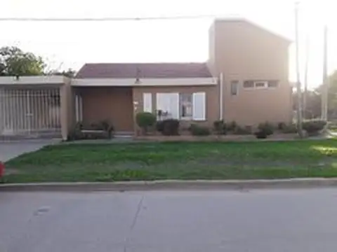 Casa en VENTA 2 dormitorios Villa Angela -Centro-