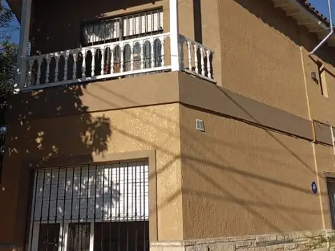 CASA DE 4 AMBIENTES EN ALQUILER  - HAEDO SUR