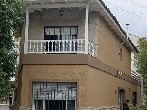 CASA DE 4 AMBIENTES EN ALQUILER  - HAEDO SUR