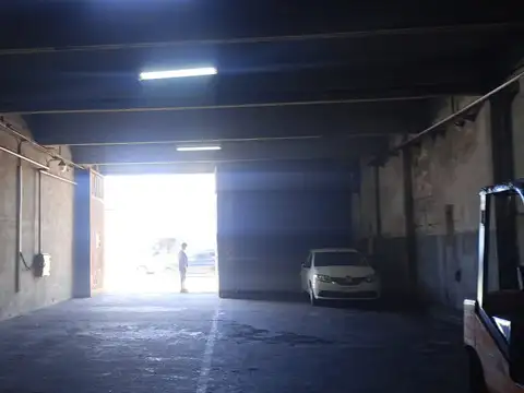 Local 20 metros sobre av crovara en alquiler en Tapiales