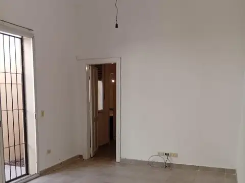 Depto Tipo Casa 2 ambientes con 1 baño